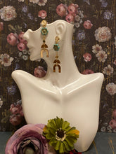 Load image into Gallery viewer, Gold dangle earrings